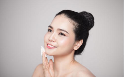 Kulit Berminyak? Rajin Pakai Cleanser 